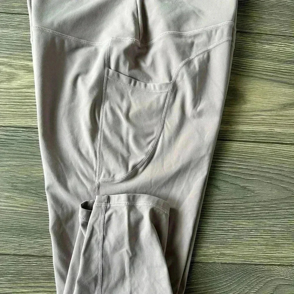 Woman’s crop running leggings - Picture 2 of 6